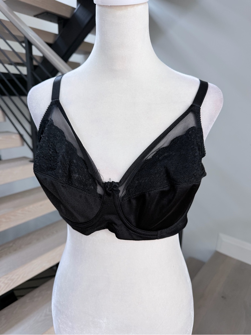 Women’s Black Lace Trim Underwire Bra size 38E